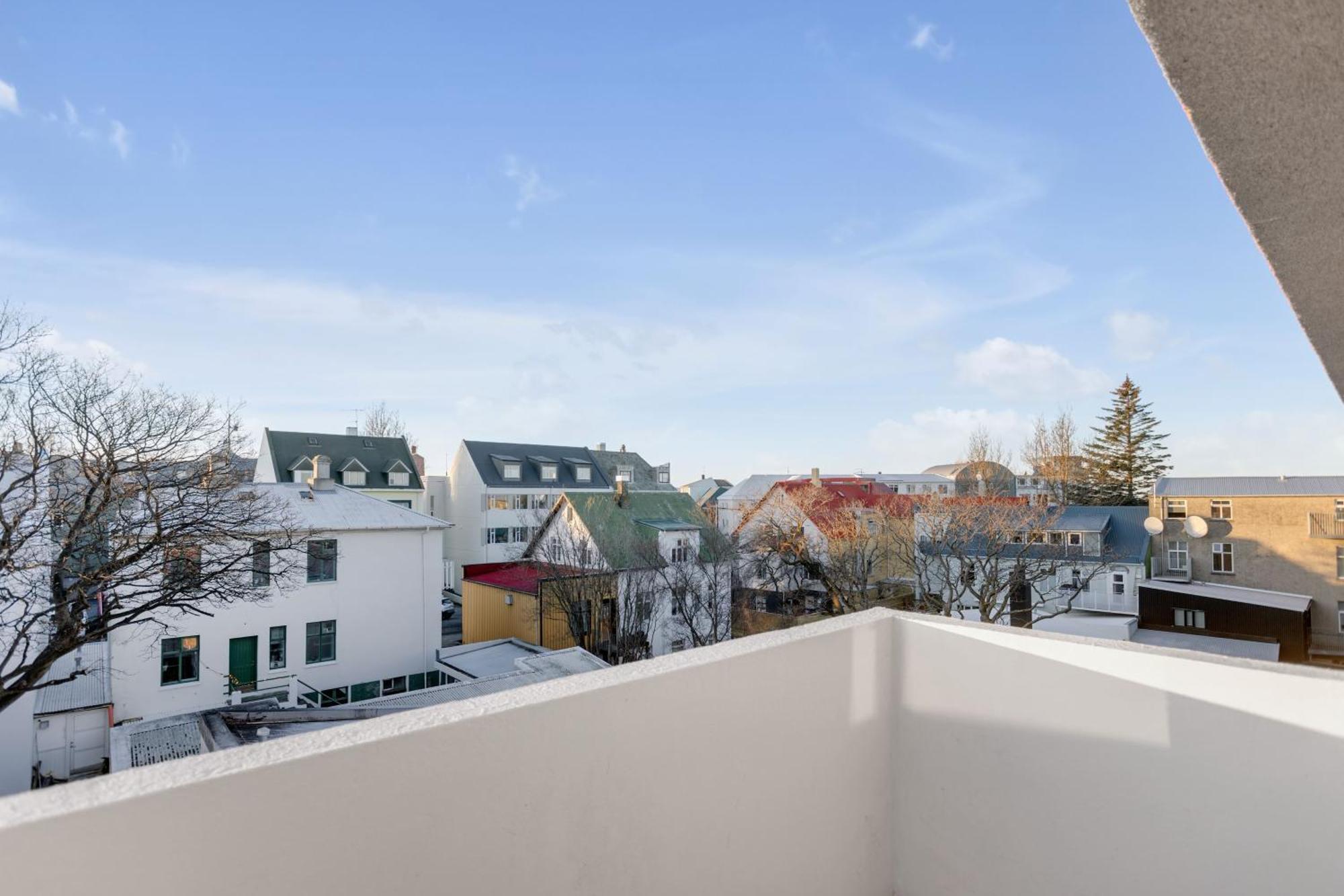 Spacious 3br Penthouse In Downtown *