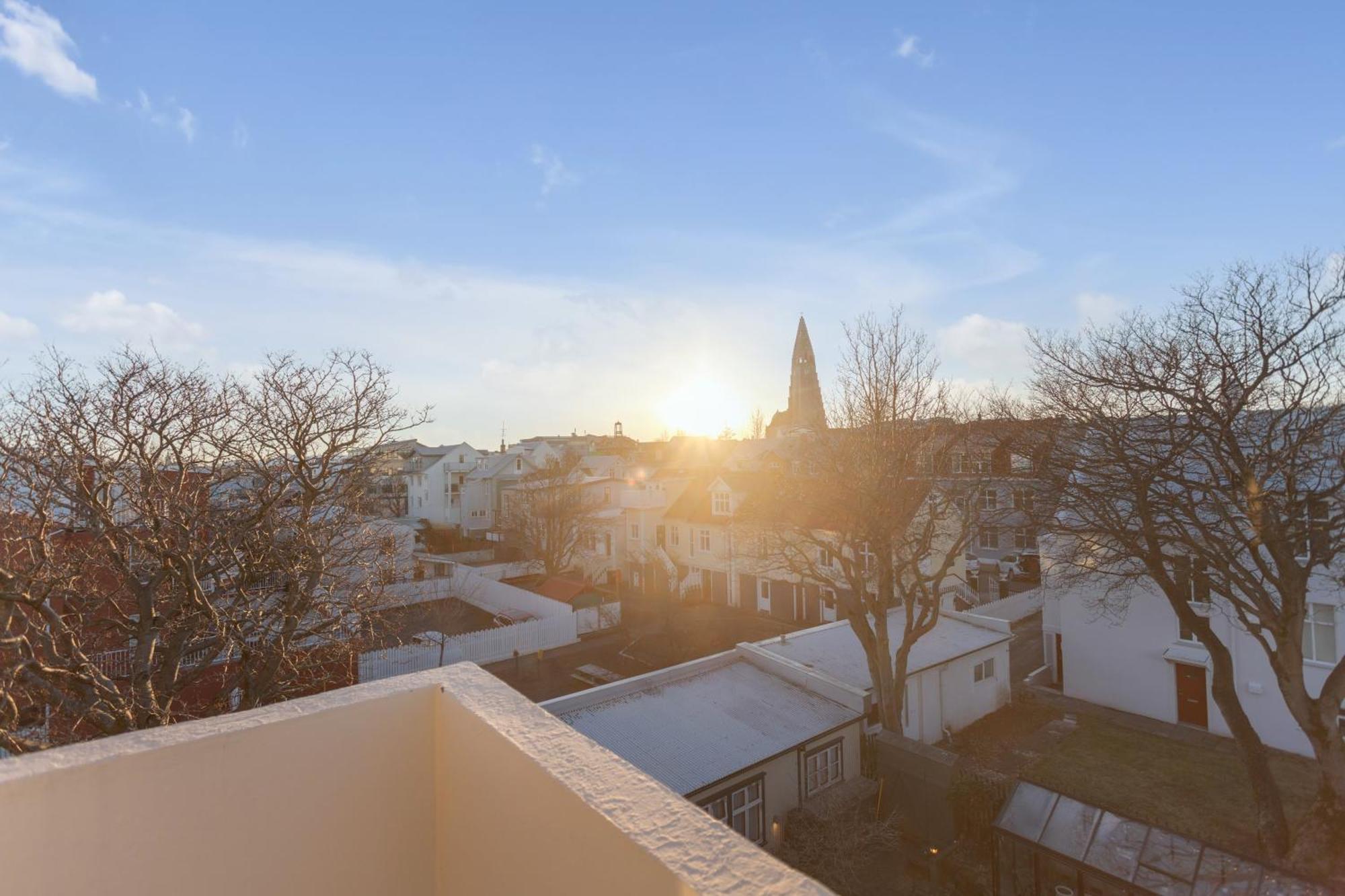 Spacious 3br Penthouse In Downtown Apartment *