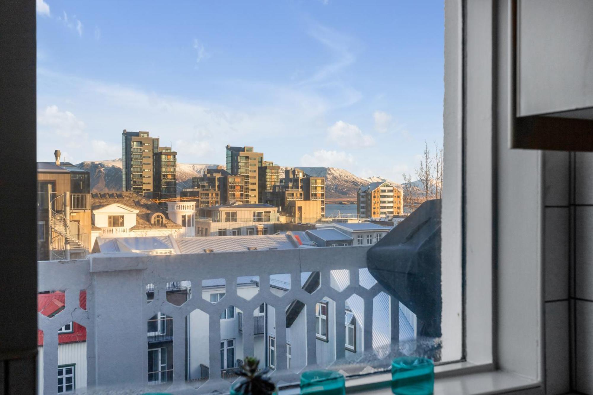 Spacious 3br Penthouse In Downtown *