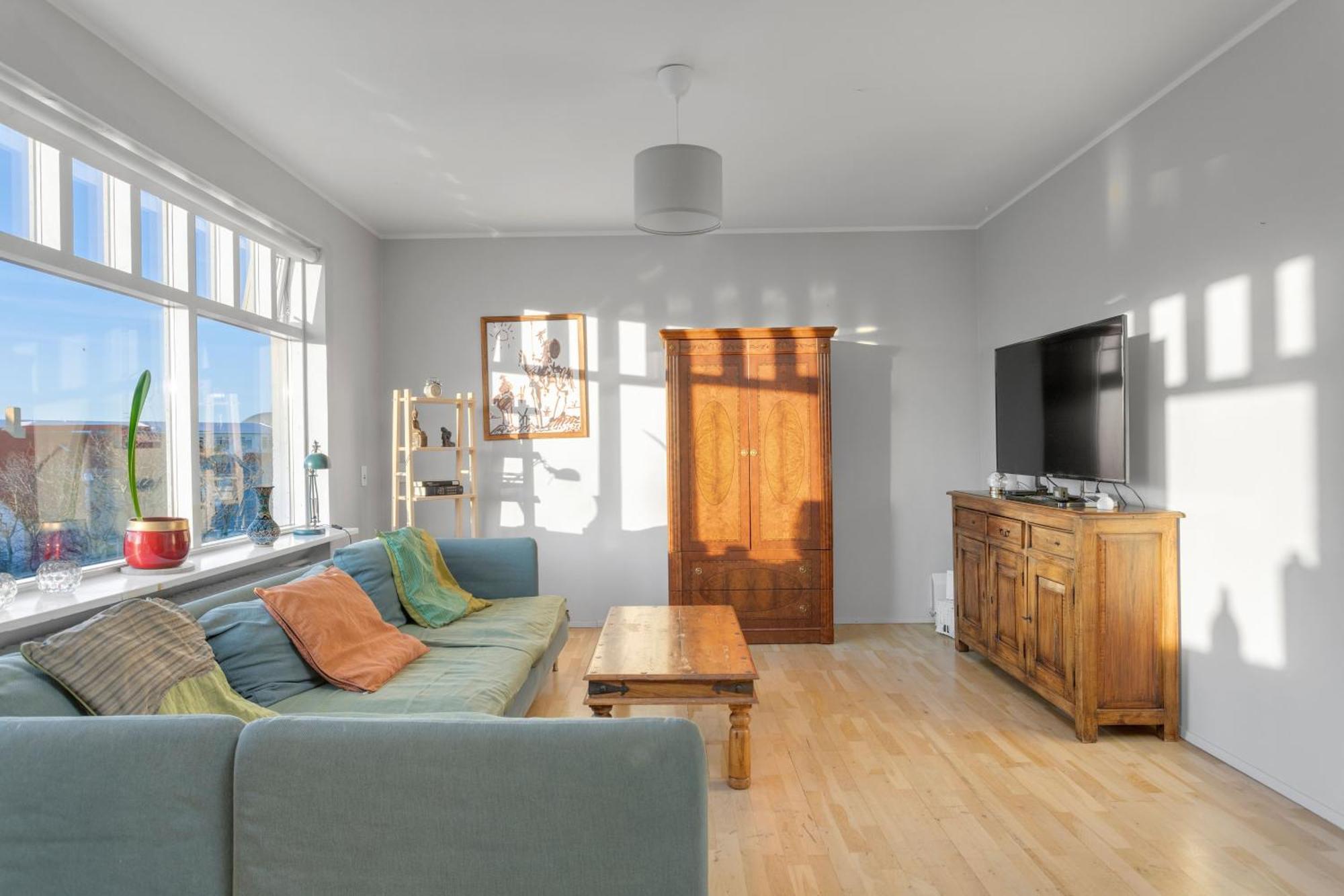 Apartment Spacious 3br Penthouse In Downtown Reykjavik