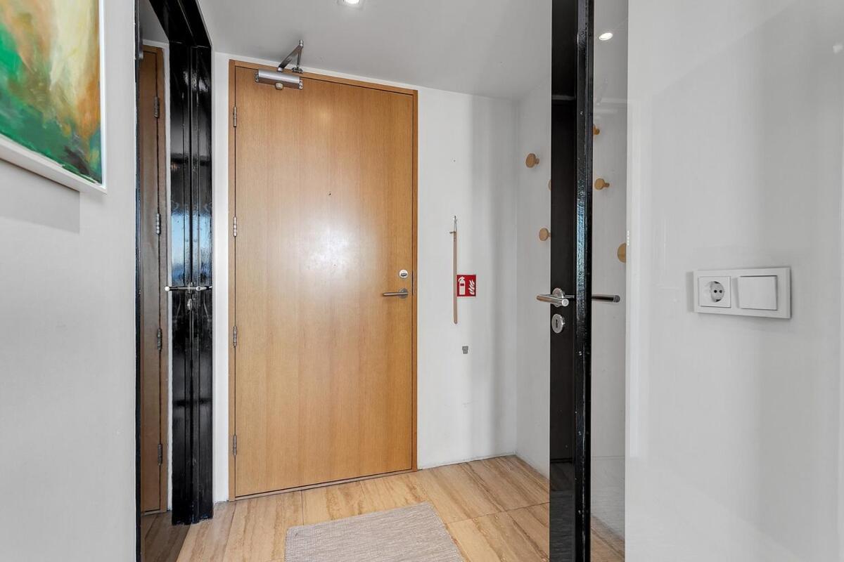 Apartment Spacious 3br Location Free Park Reykjavik
