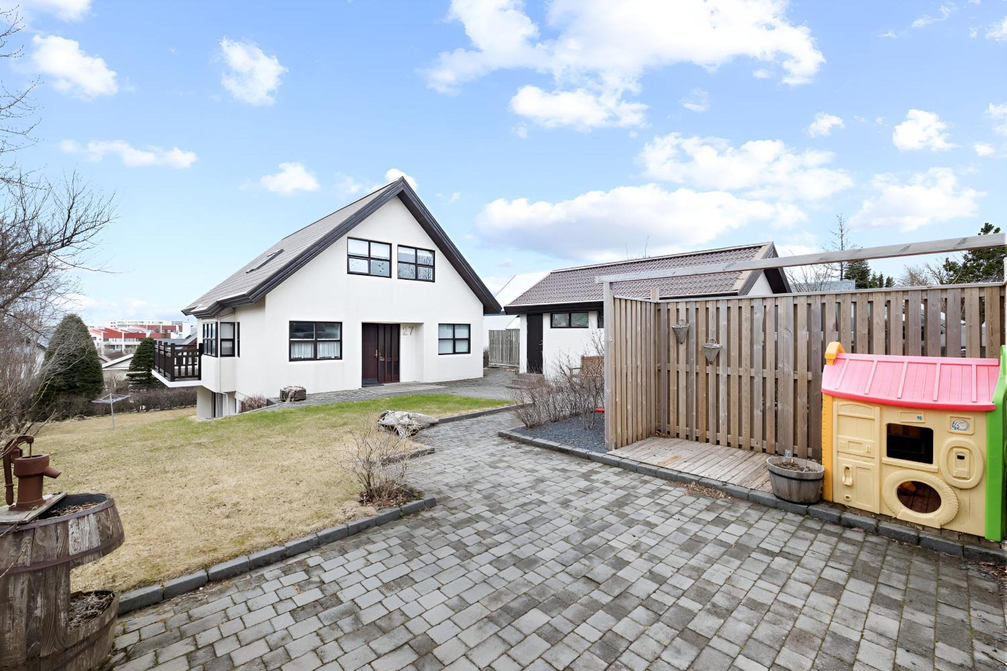 Inviting 2br Haven In The Heart Of The Suburbs * Reykjavik