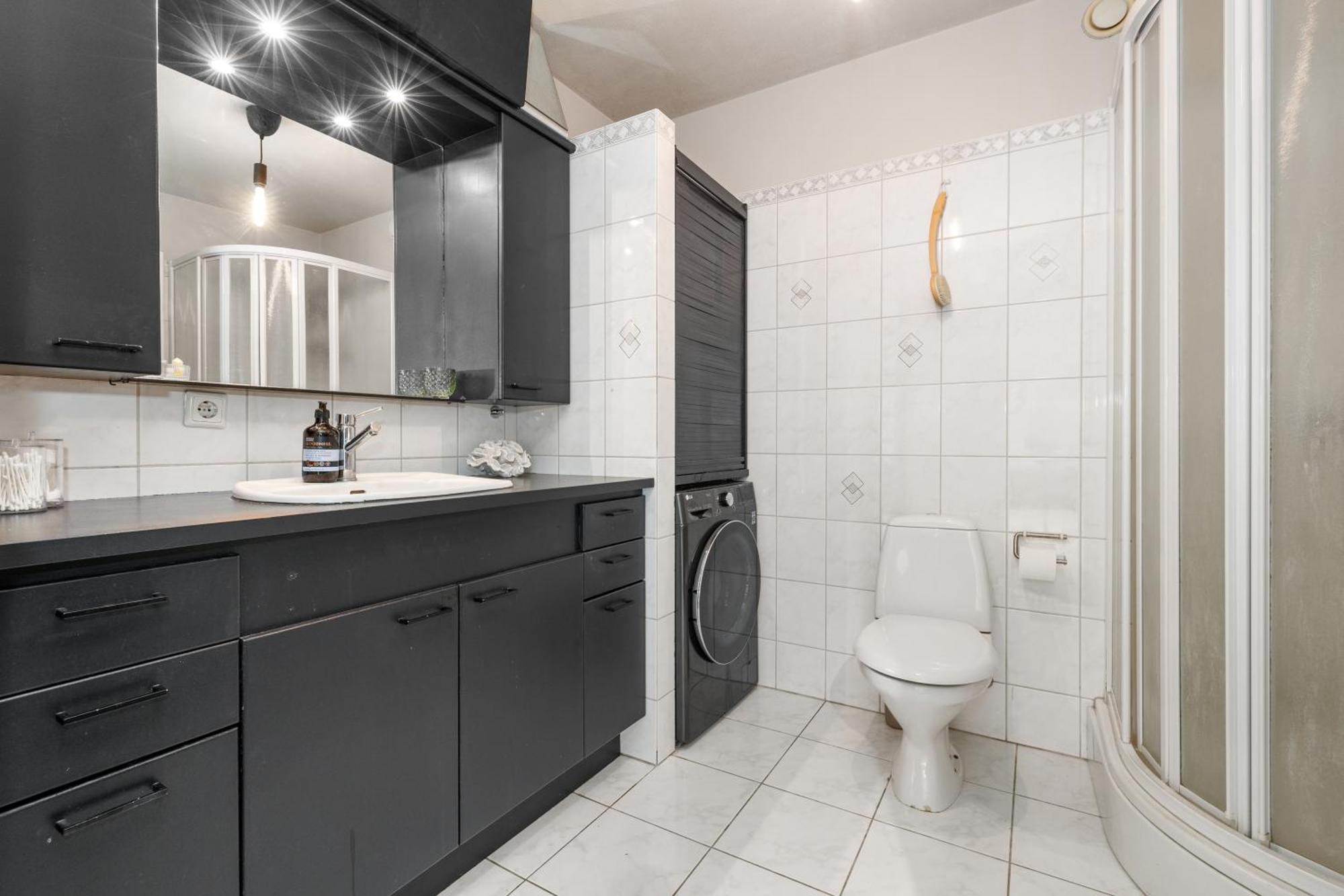 Spacious 2 Story Downtown Apartment