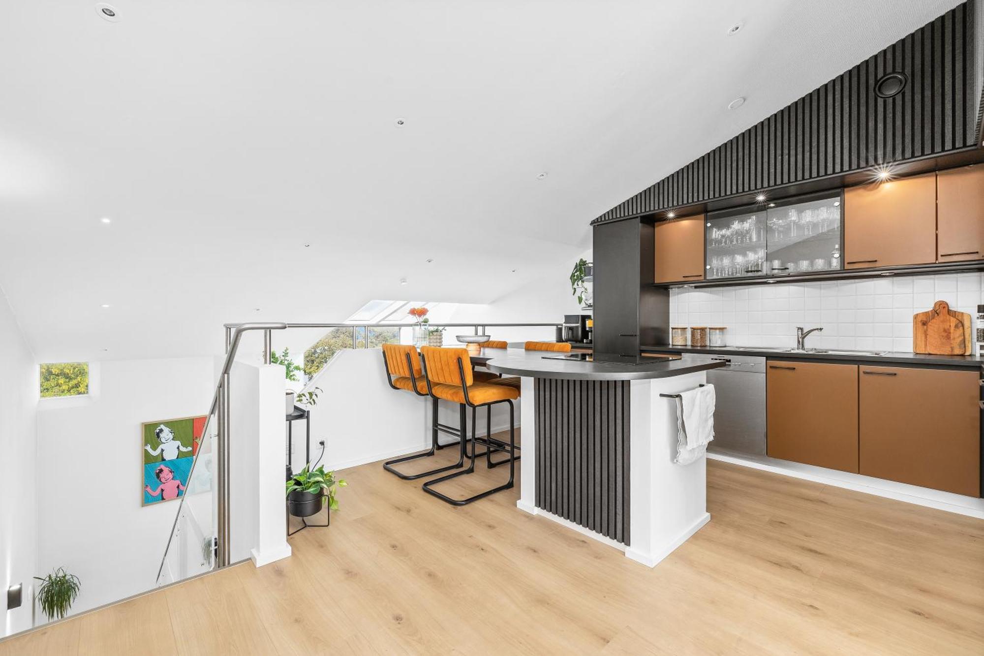 Apartment Spacious 2 Story Downtown Reykjavik