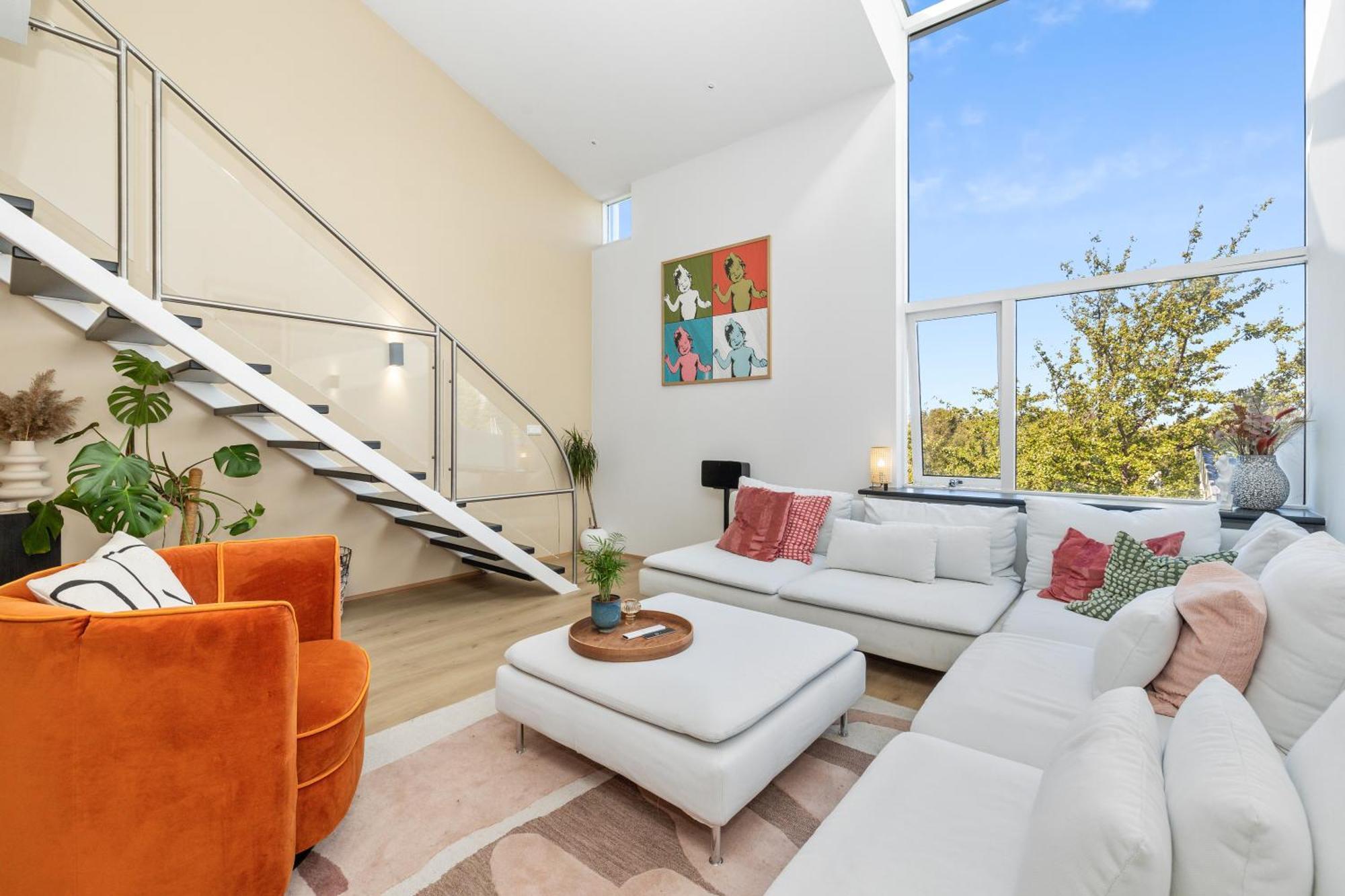 Spacious 2 Story Downtown *