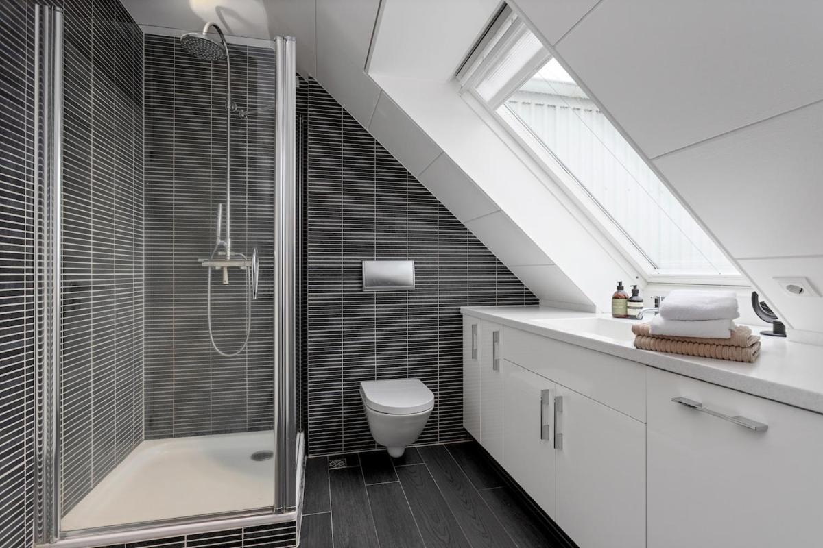 Apartment Modern & Spacious 2 Story In Reykjavik