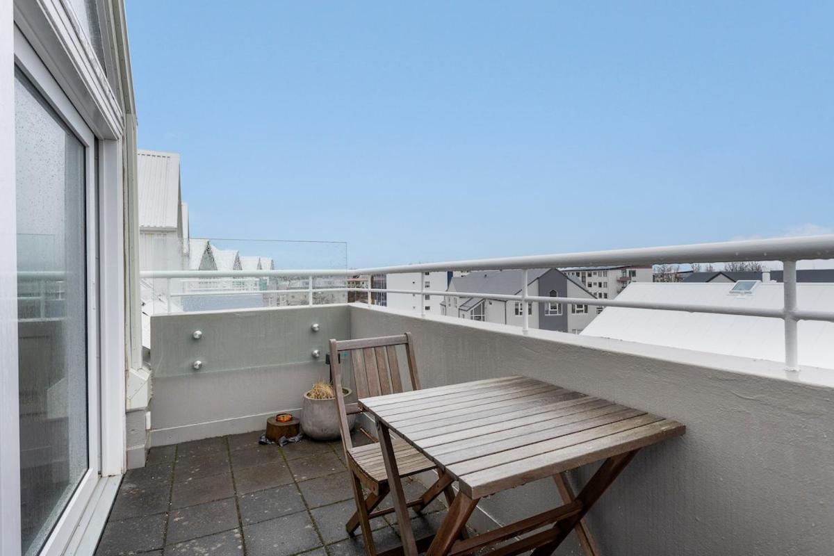 Modern & Spacious 2 Story In * Reykjavik