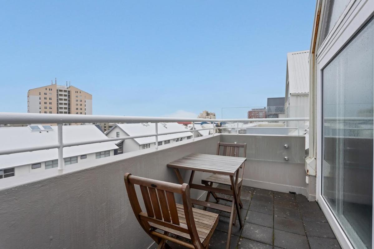 Apartment Modern & Spacious 2 Story In *