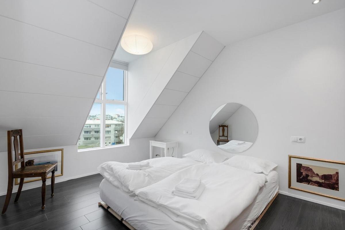 Apartment Modern & Spacious 2 Story In Reykjavik
