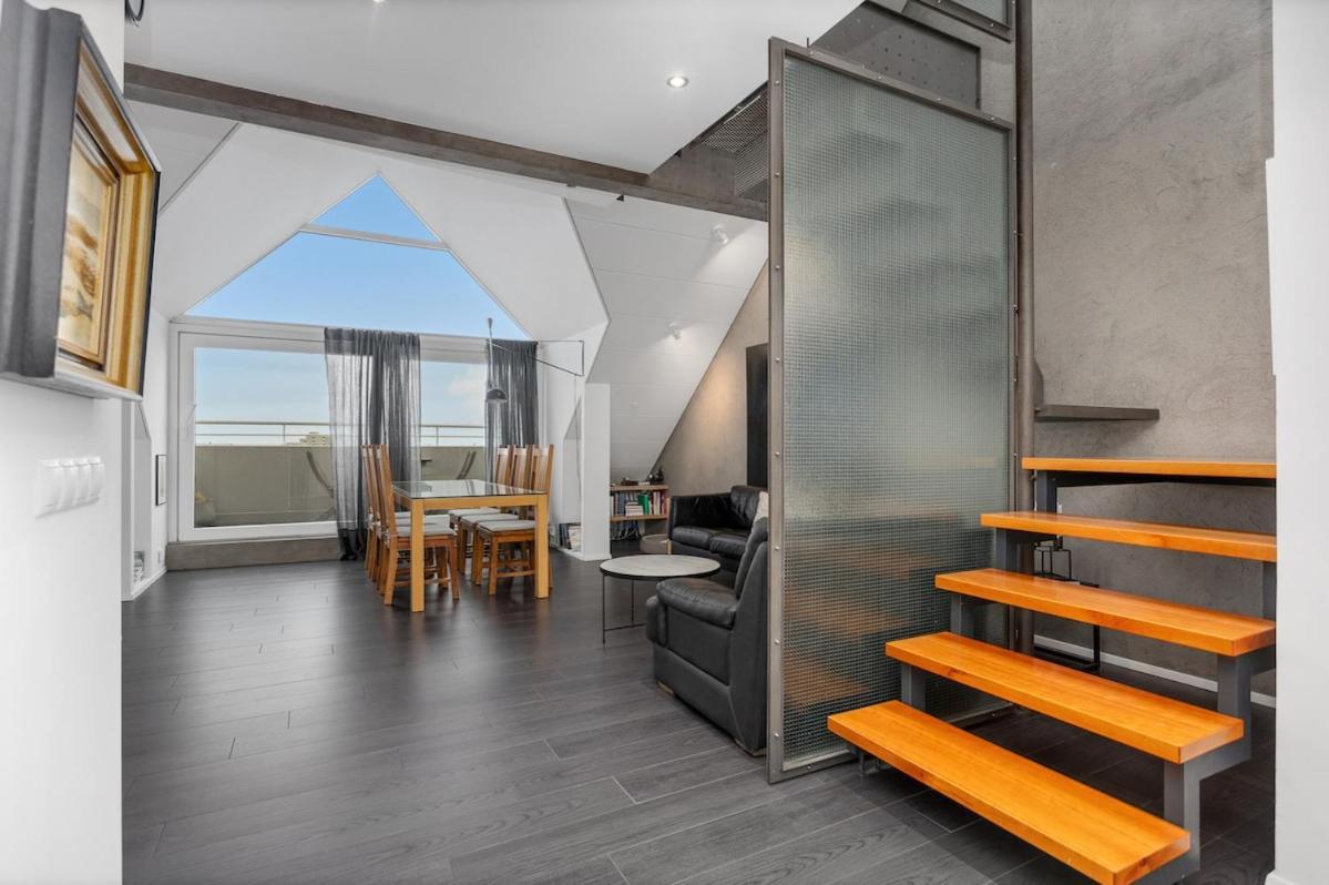 Modern & Spacious 2 Story In Apartment *