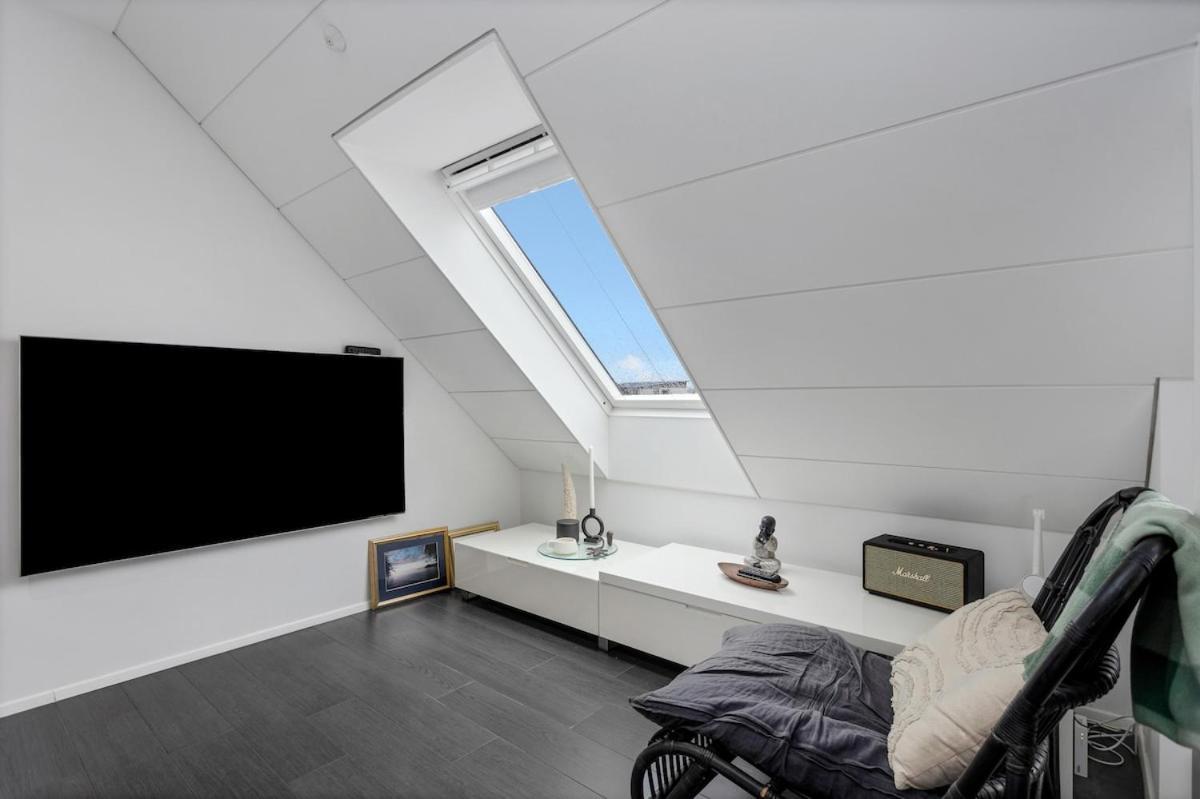 Apartment Modern & Spacious 2 Story In Reykjavik