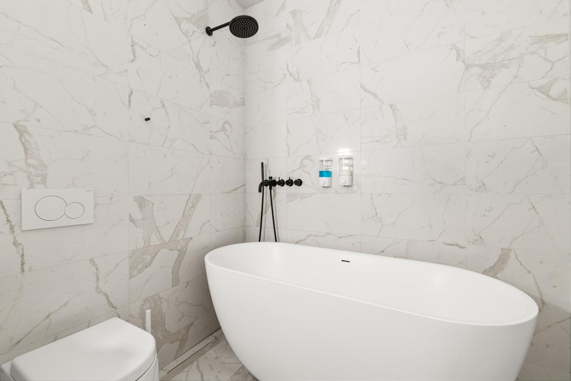 Vibrant Hafnatorg I Spacious With Expansive Garage Apartment Reykjavik