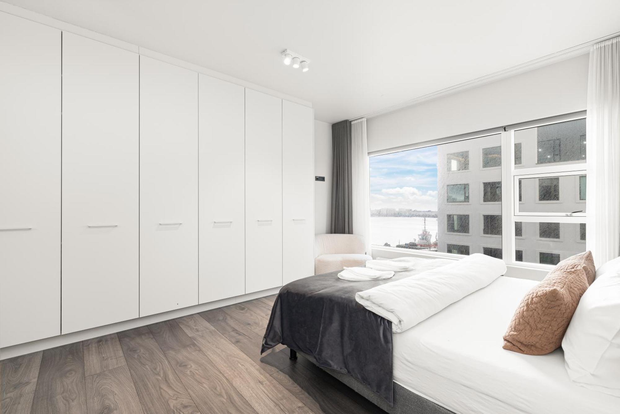 Vibrant Hafnatorg I Spacious With Expansive Garage * Reykjavik