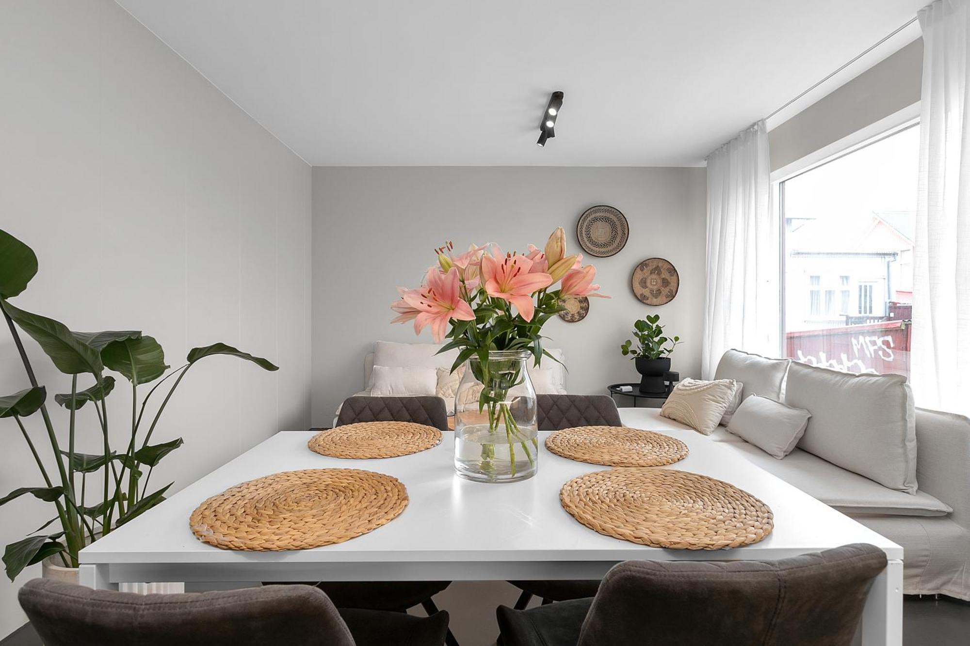 Charming Downtown 3br-best Location With Free Parking Apartment