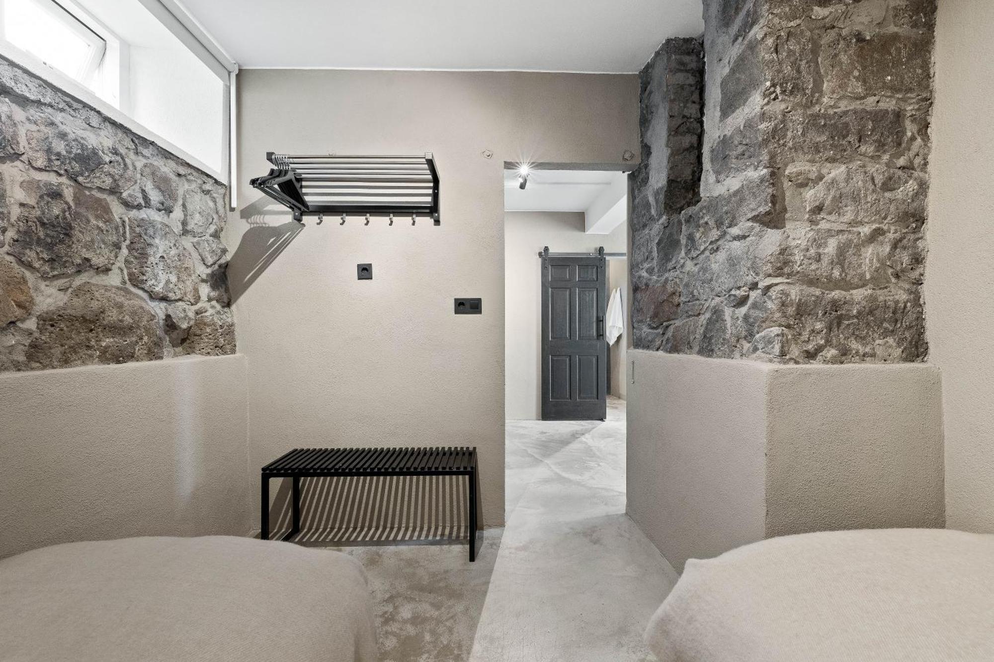 Amazing Design In Downtown Apartment *