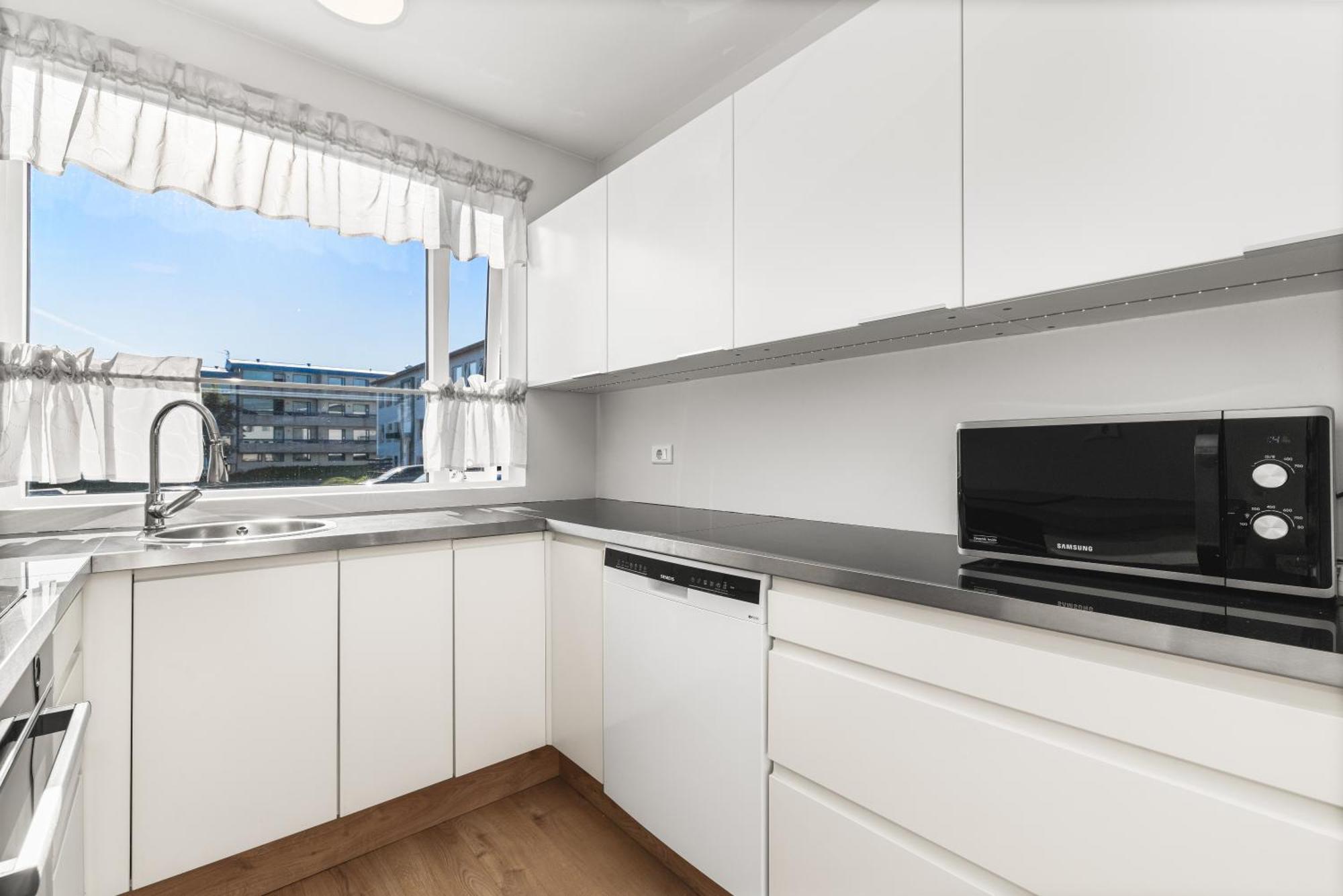 Perfect Spacious 2-bedroom Near Sky Lagoon Apartment *