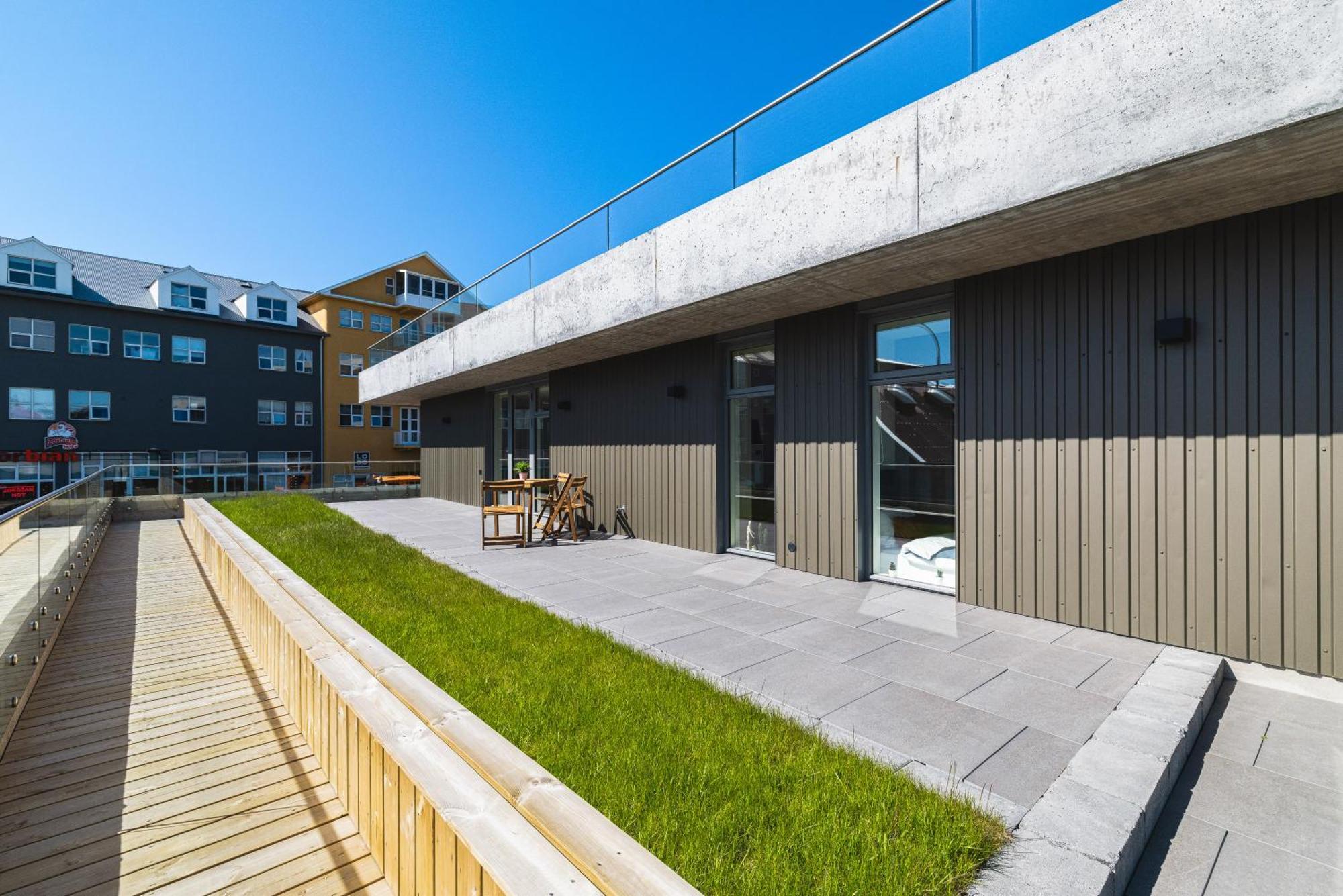 Apartment Your Perfect Oasis With Large Porch & Scenic Views
