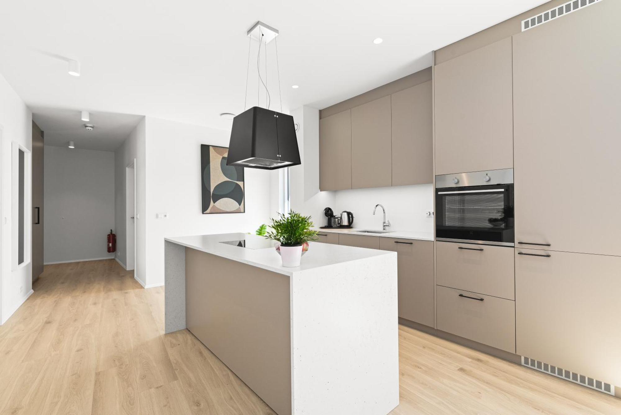 Apartment Your Perfect Oasis With Large Porch & Scenic Views *