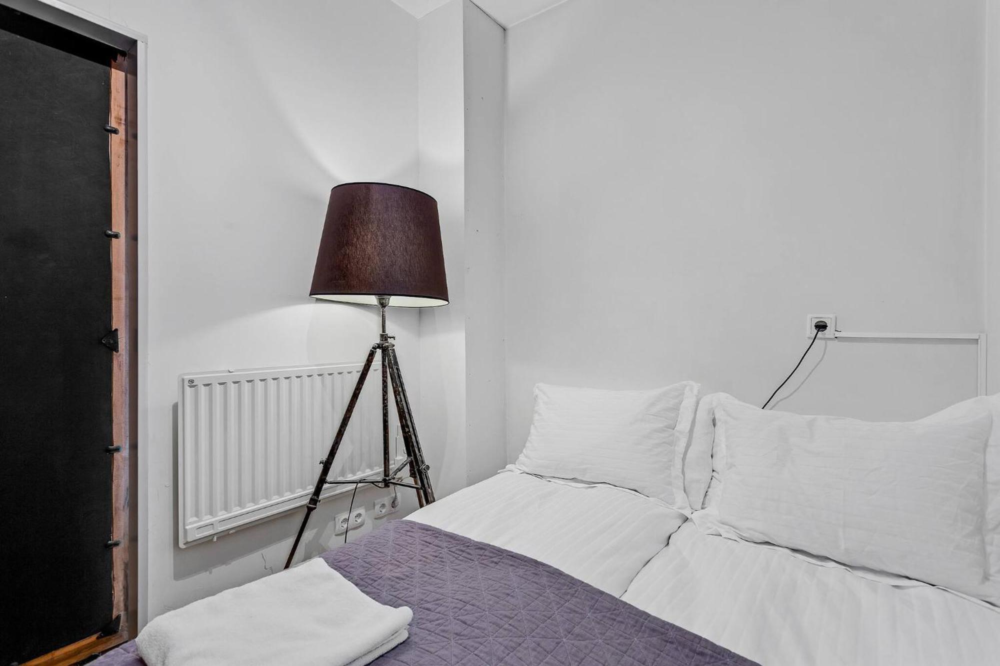 Rooftop Balcony -amz View - Lrg 2 Bedroom -free Parking