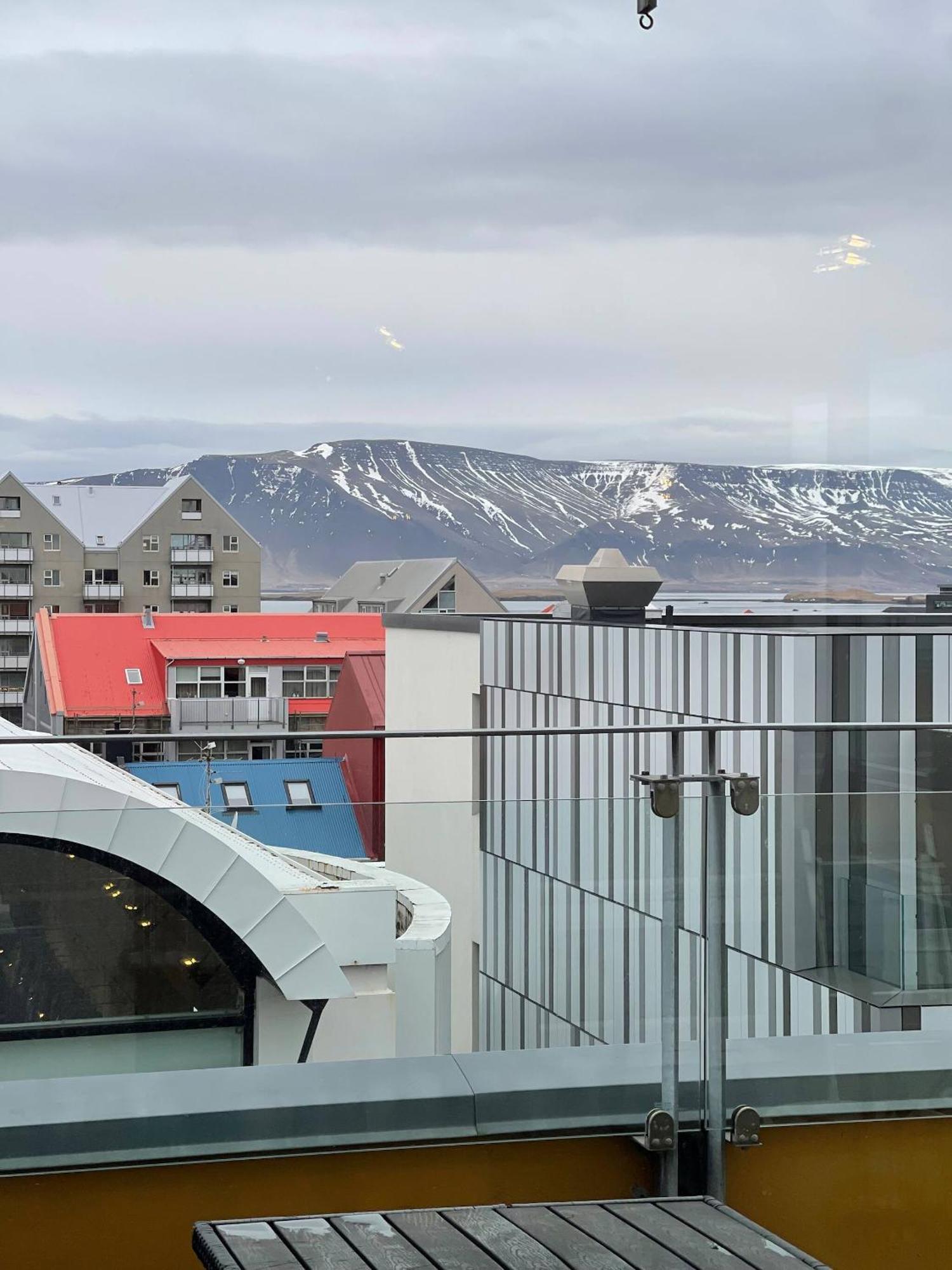 Apartment Rooftop Balcony -amz View - Lrg 2 Bedroom -free Parking *