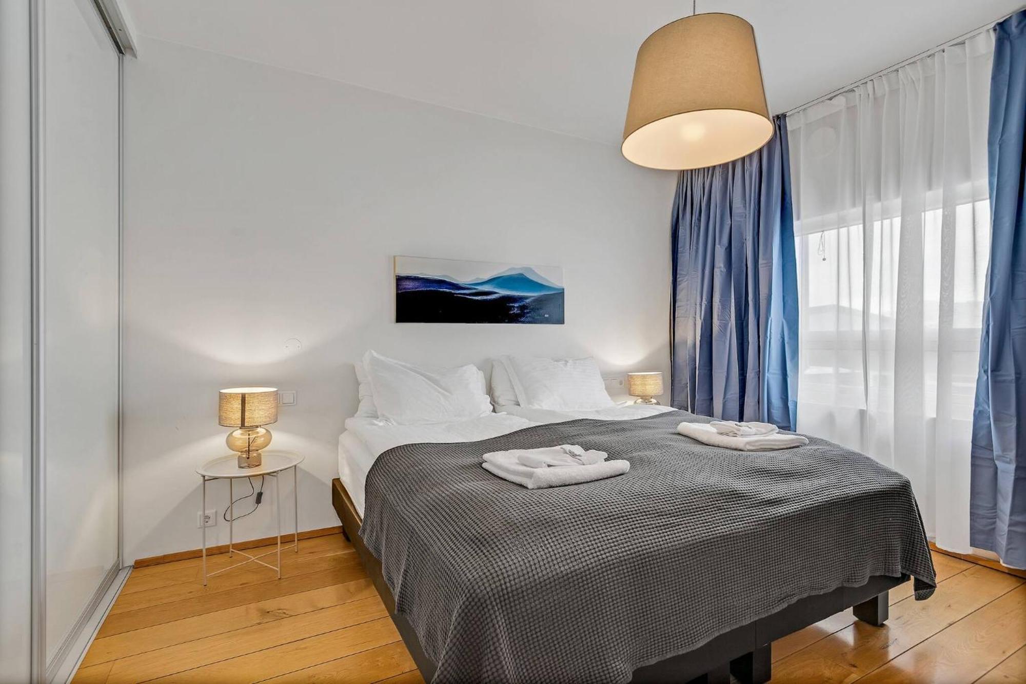 Apartment Rooftop Balcony -amz View - Lrg 2 Bedroom -free Parking Reykjavik