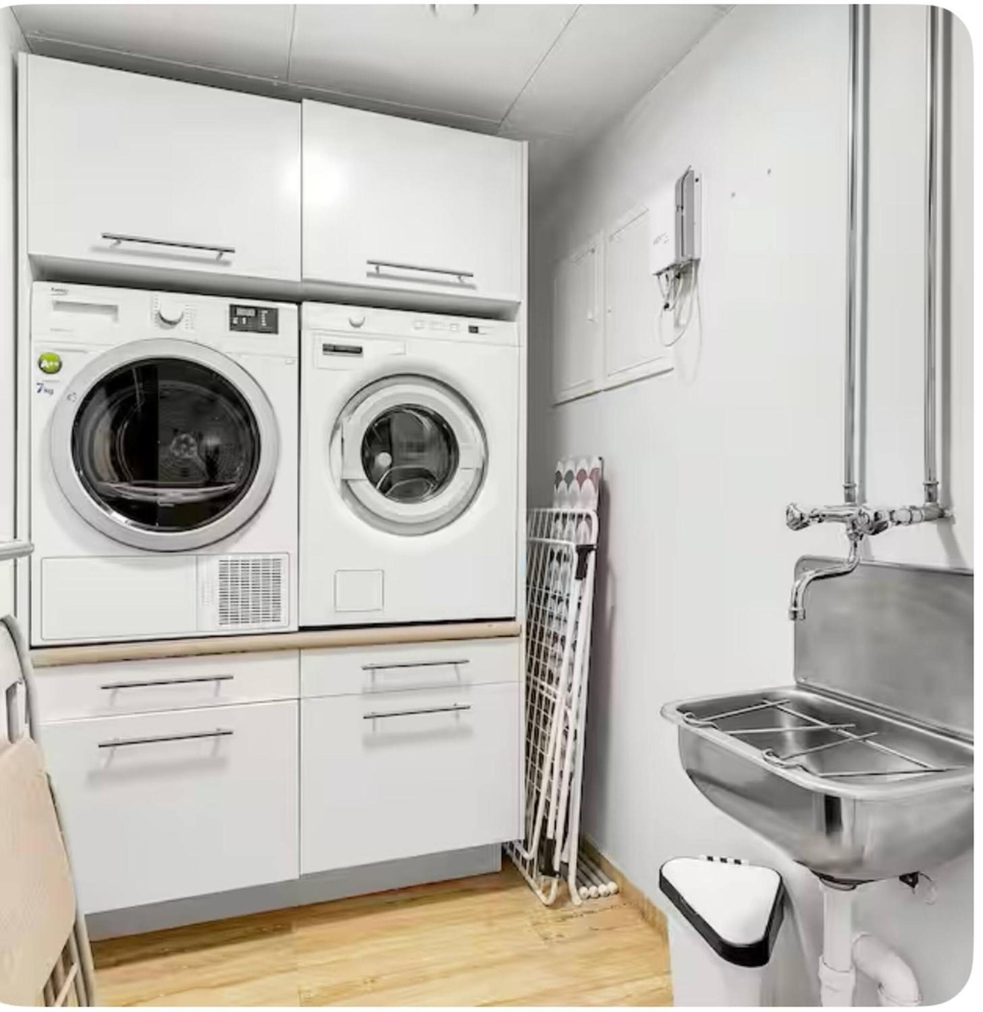 Rooftop Balcony -amz View - Lrg 2 Bedroom -free Parking