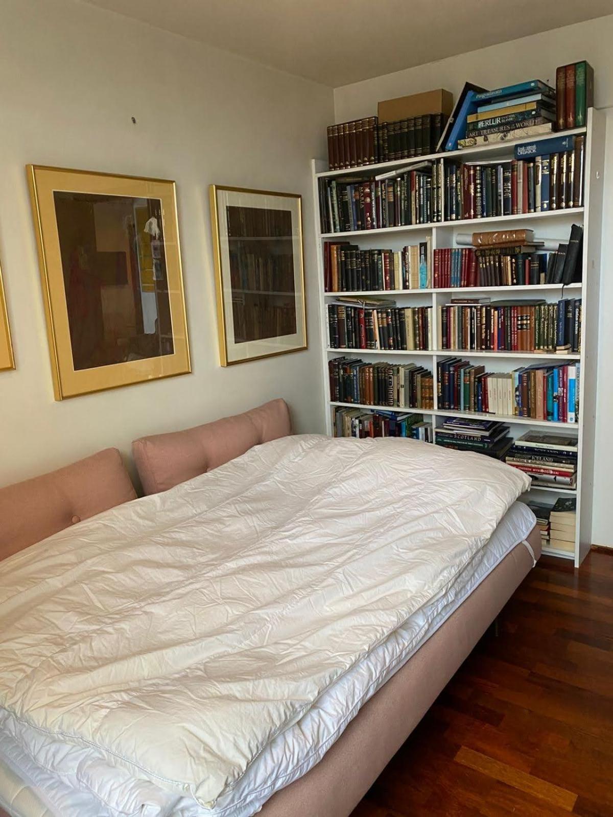 Apartment Stylish 2br With Parking In The Heart Of