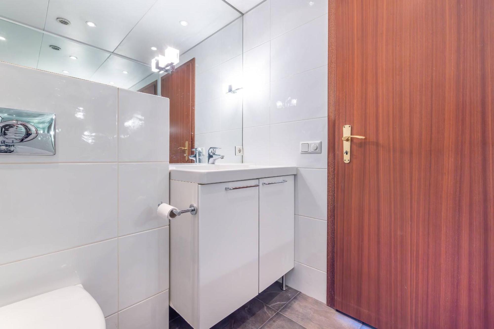 Stylish 2br With Parking In The Heart Of * Reykjavik