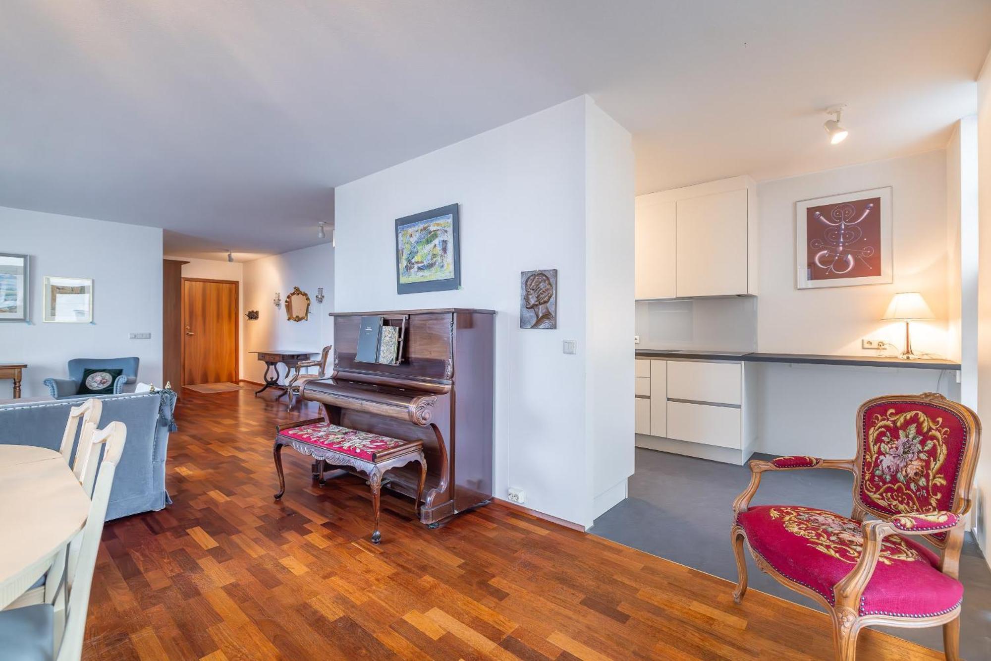 Stylish 2br With Parking In The Heart Of