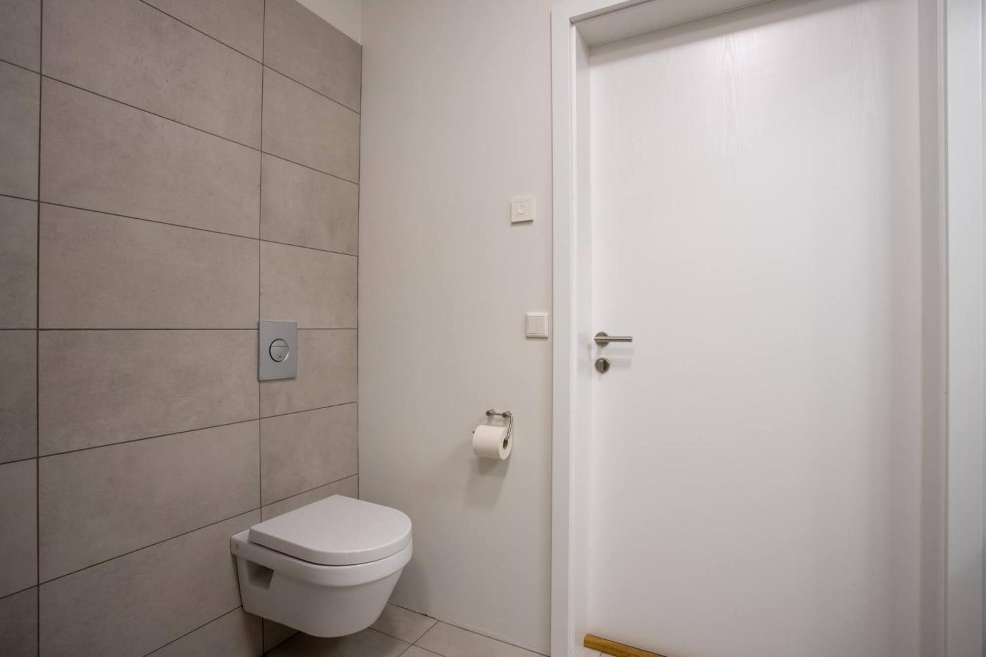 2br With Free Parking *