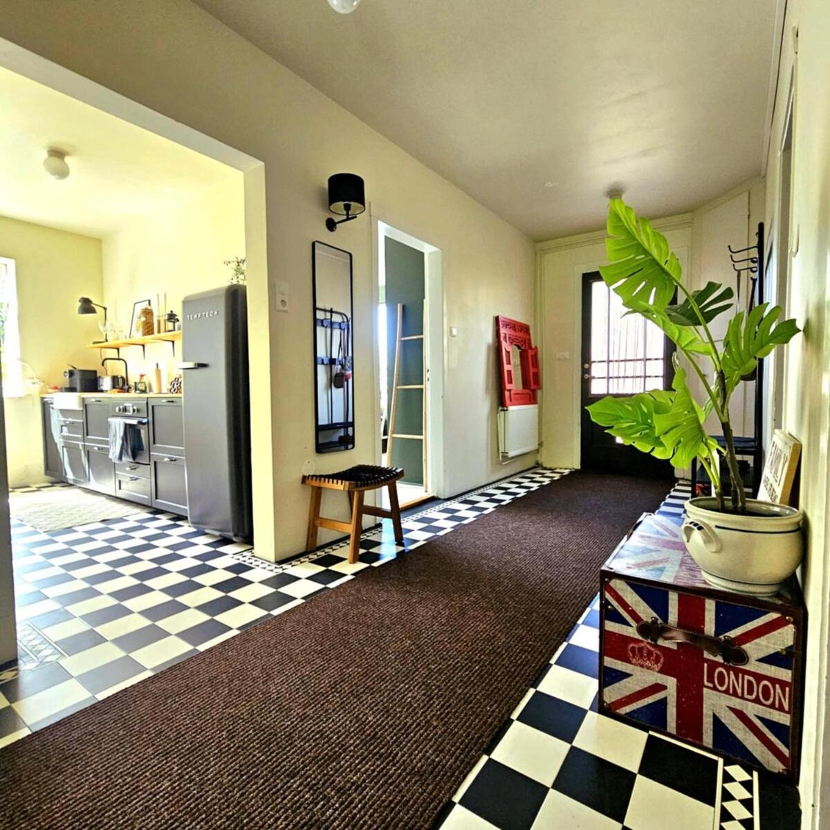 Centrally Located 2 Bedroom And Parking