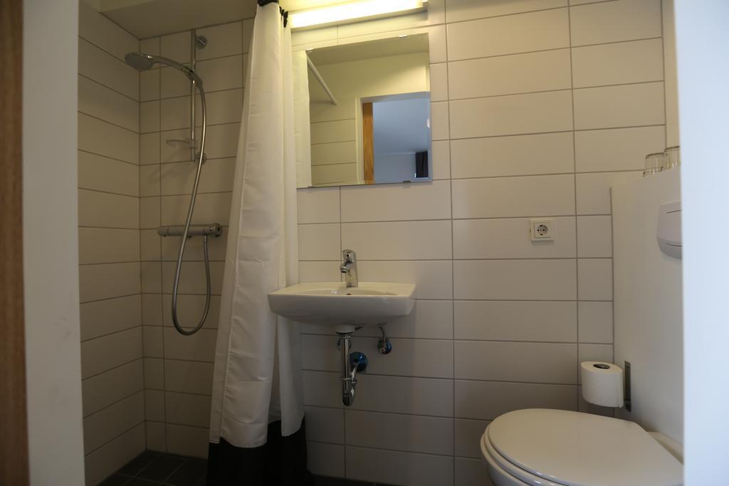 100 Iceland Hotel Reiquiavique