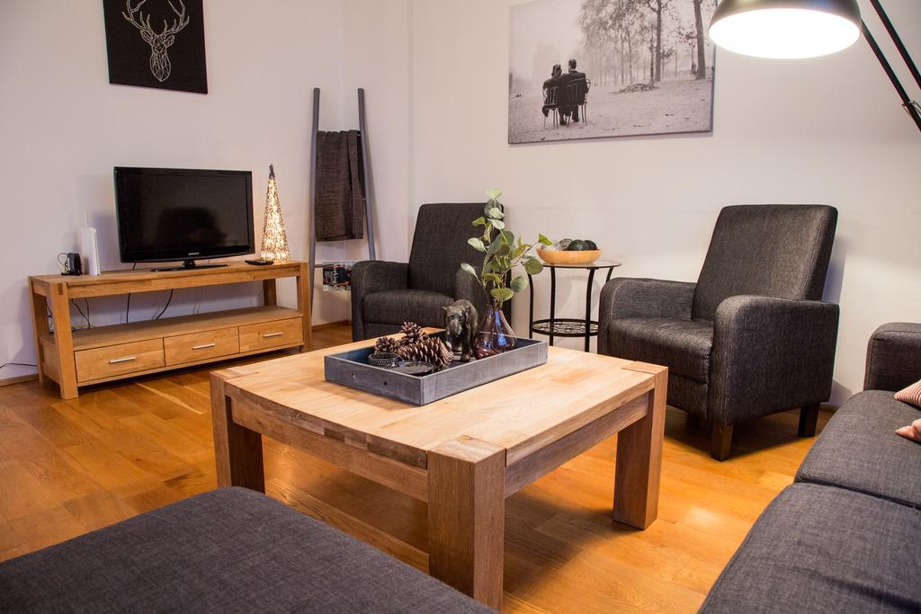 Apartment Leaf