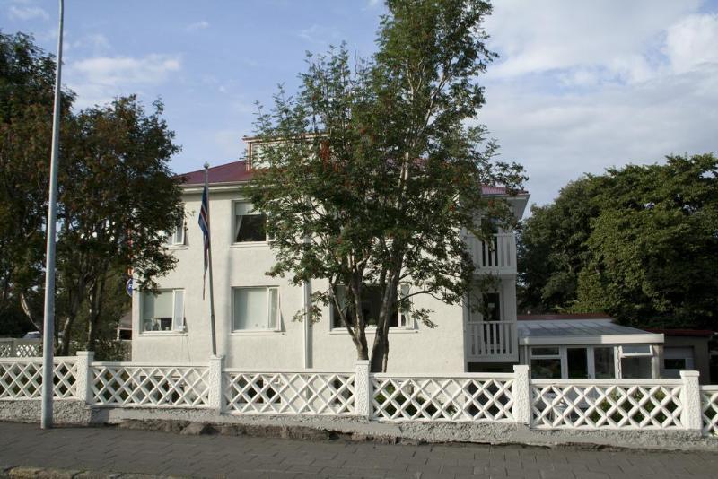Village Hostel *