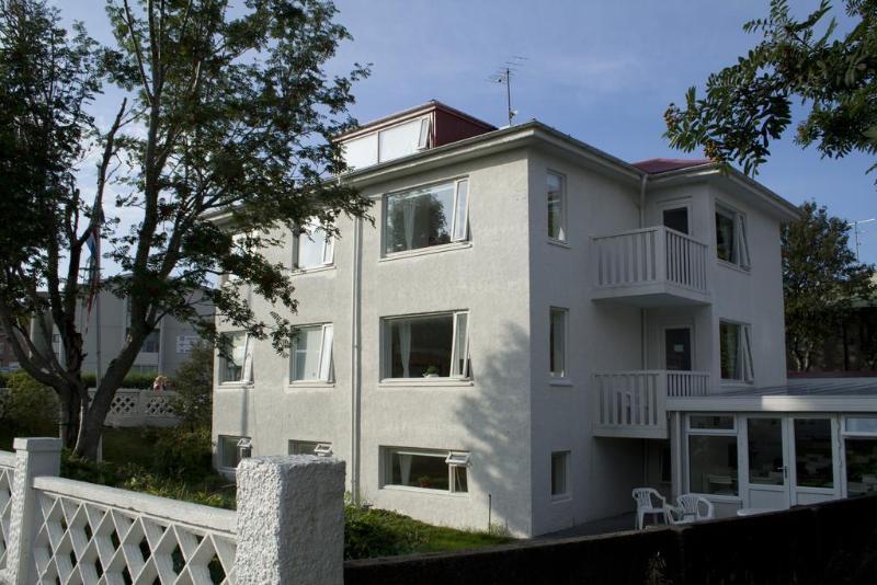Village Hostel *