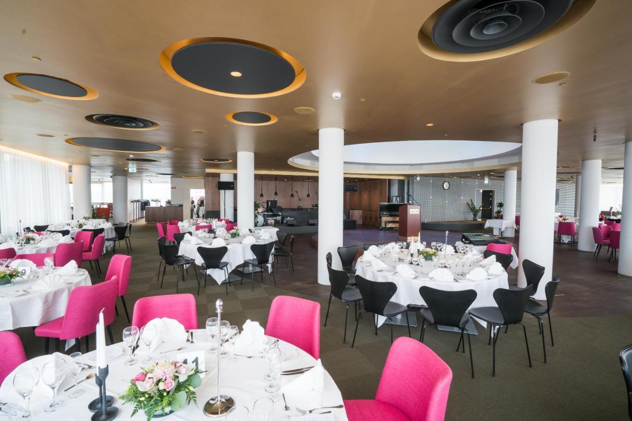Radisson Blu Saga Hotel, Hotel