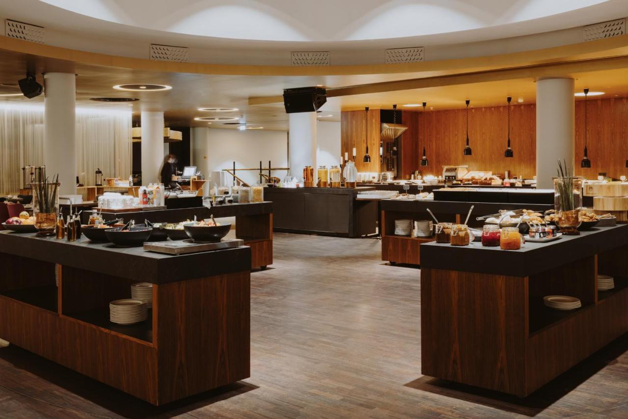 Radisson Blu Saga Hotel,