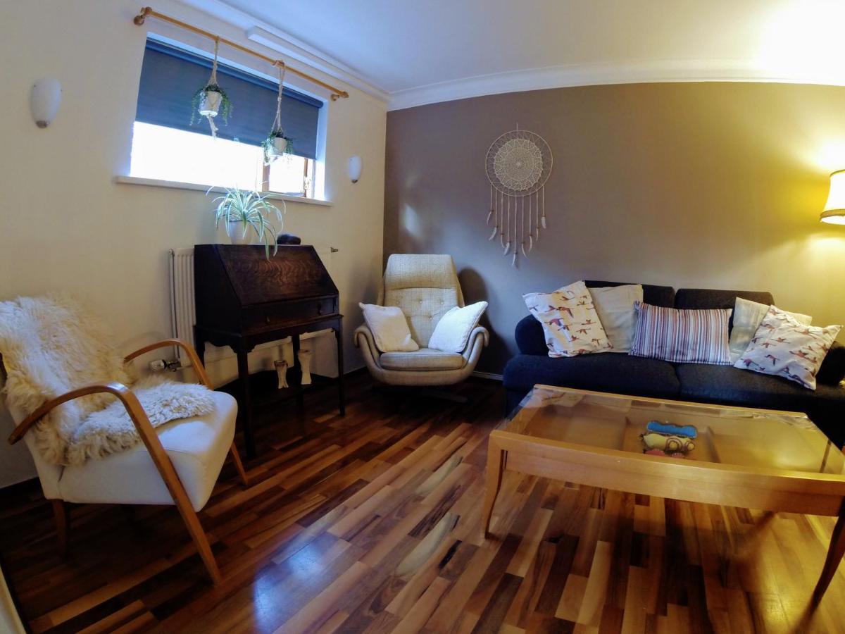 Apartamento Skjolbraut - Cozy - Location - Free Parking - Close To A Public Swimming Pool And Sky Lagoon *
