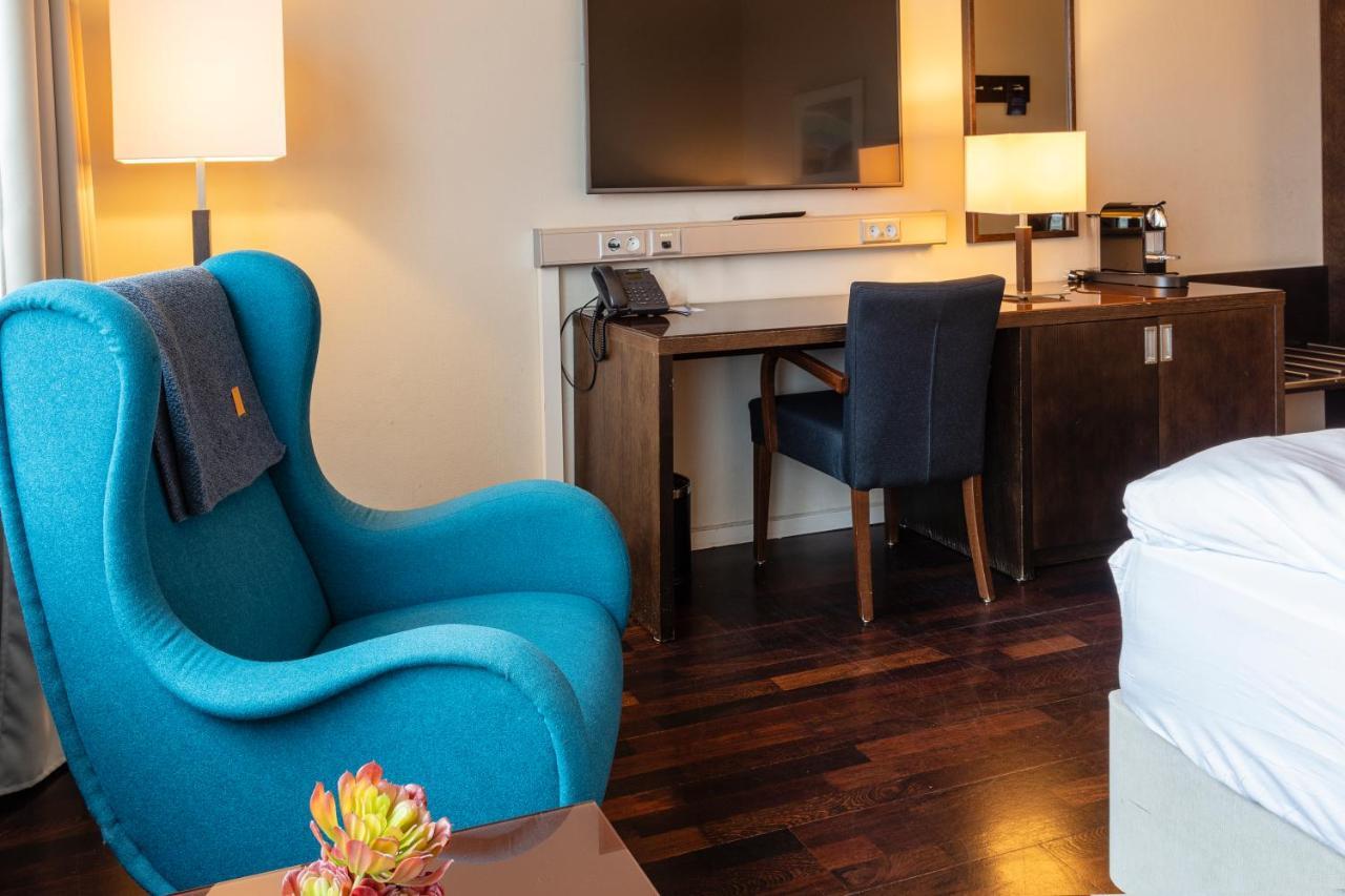 Radisson Blu Saga Hotel, Hotel