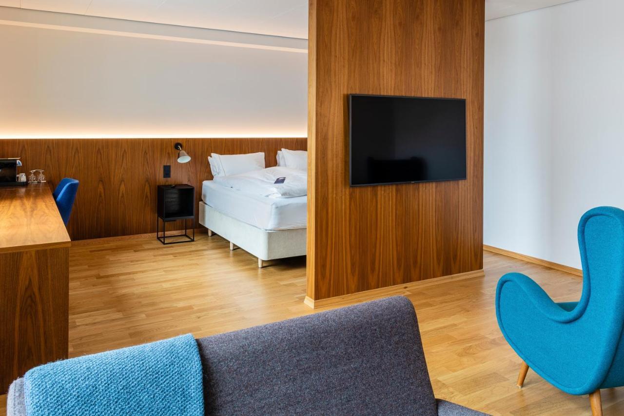 Radisson Blu Saga Hotel, Hotel