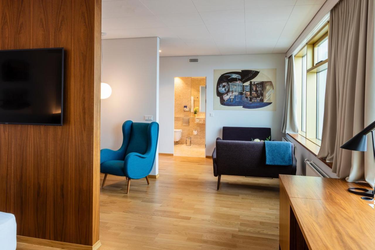 Radisson Blu Saga Hotel, Hotel