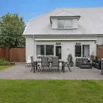 Entire House In A Quite Area