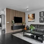 Entire House In A Quite Area