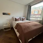 ICELAND SJF Villa, Hot tub&Outdoor Sauna Amazing Mountains&City View Over Reykjavík