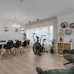 Stylish 3Br Apartment
