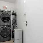Stylish & Modern 2Br Downtown Apartment