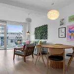 Stylish & Modern 2Br Downtown Apartment