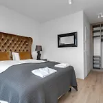 Spacious Luxury 3Br Apartment With 2 Bathrooms 1003