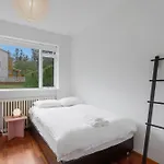 Stylish 2Br Apartment Close To City Center
