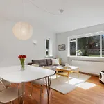 Stylish 2Br Apartment Close To City Center